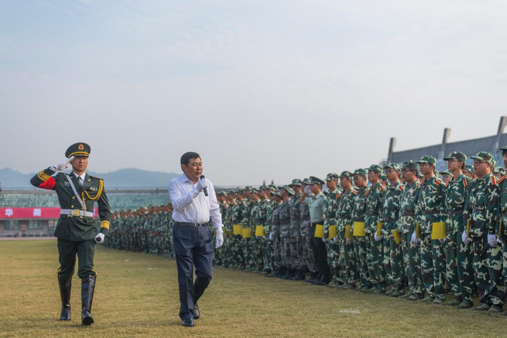 8000余名中南本科新生汇报军训成果 圆满完成