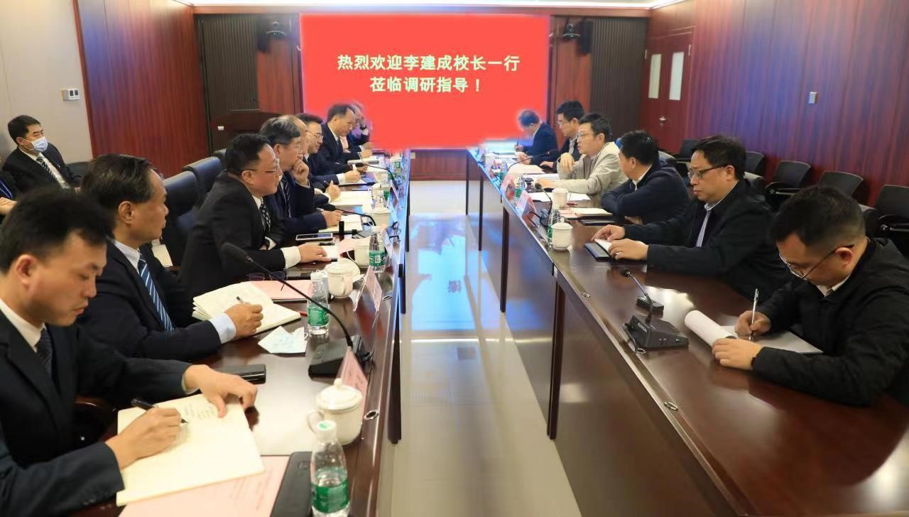 李建成到湘雅医院调研