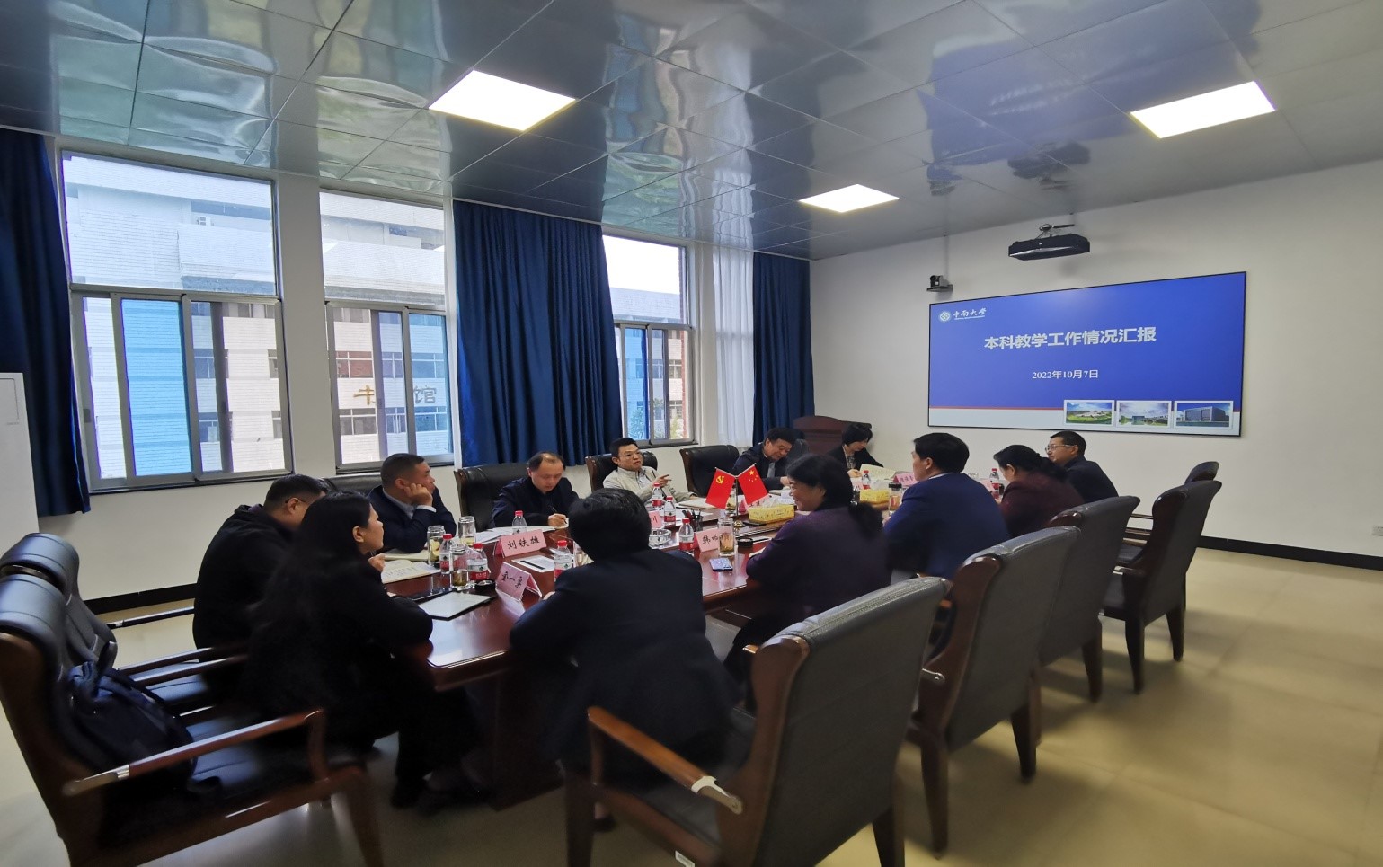 李建成调研本科生教育、学位与研究生教育工作